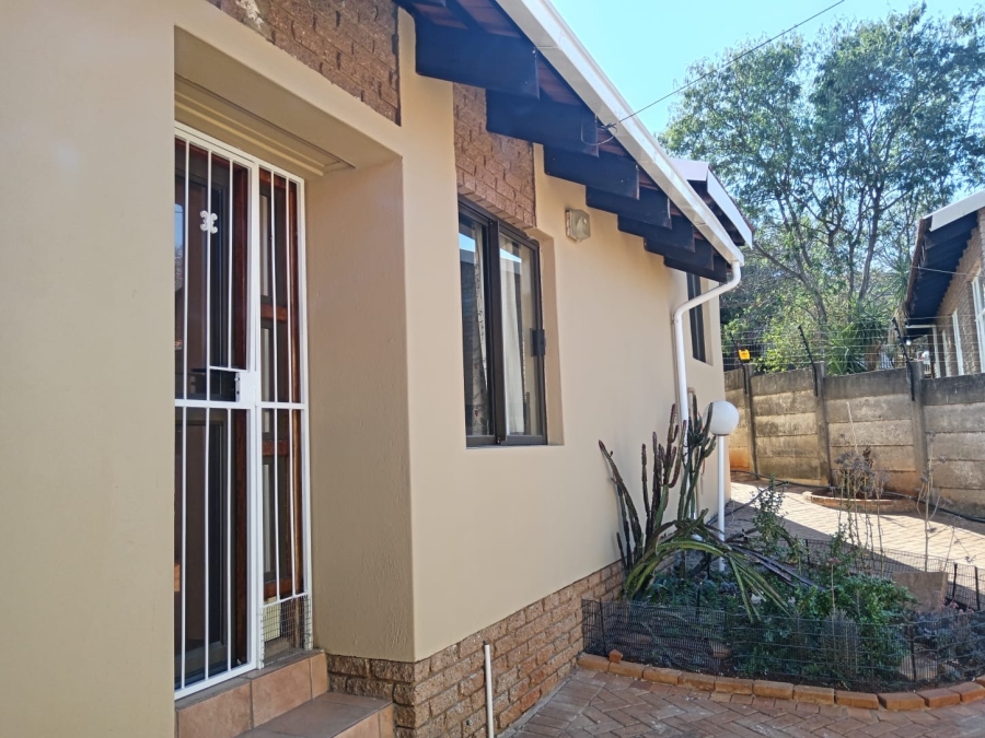 To Let 3 Bedroom Property for Rent in Safari Gardens North West